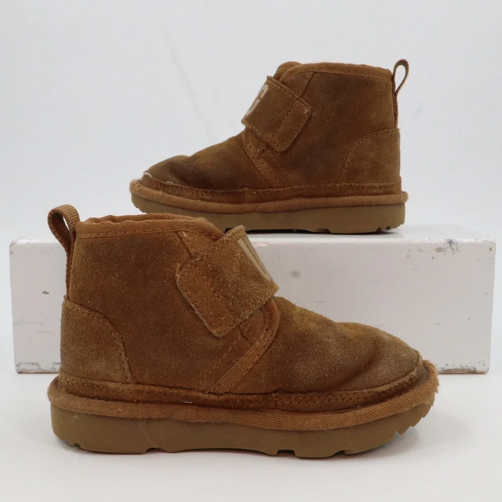 UGG Neumel Logo Strap Toddler 9 Chestnut Brown Suede Shearling Ankle Boots‎